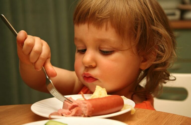 ATENȚIE LA NITRIȚI ȘI NITRAȚI! SUNT CANCERIGENI ȘI SE GĂSESC ȘI ÎN PRODUSELE ALIMENTARE PENTRU COPII